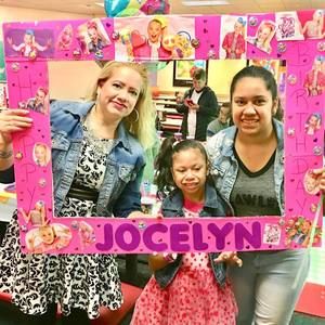 Meet your Posher, Ely